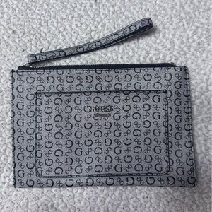 Guess Logo Gray Signature Patterned Wristlet New